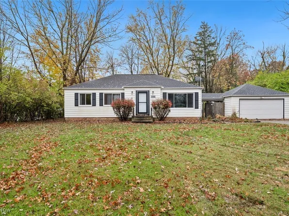 9735 W Ridgewood Dr, Parma Heights, OH 44130
