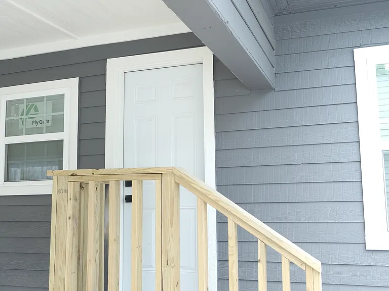 330 Pine Bluff St — Photo 2