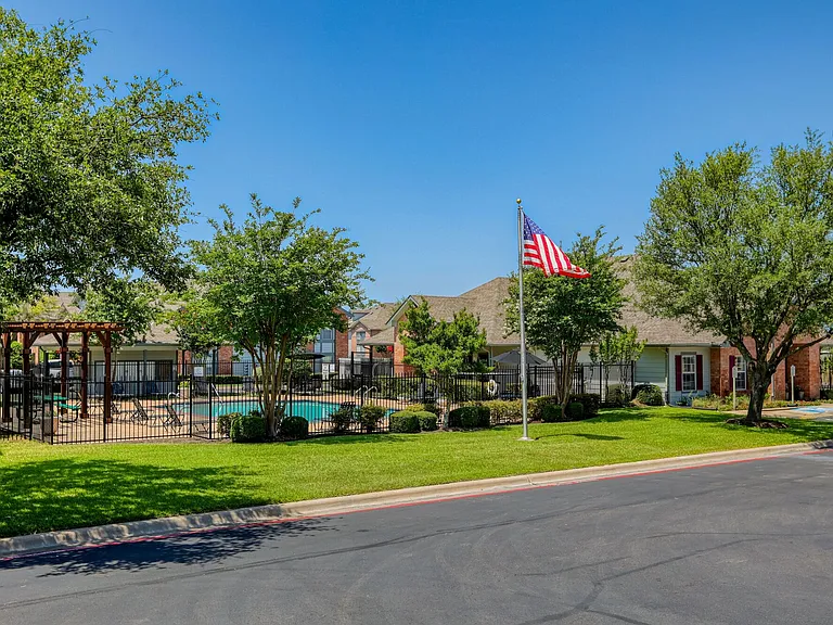 Echo Station Apartments — Photo 73
