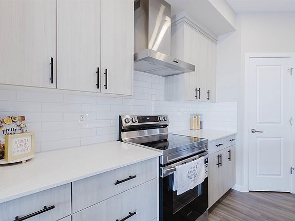 5th image of 5612 Hawthorn Way SW