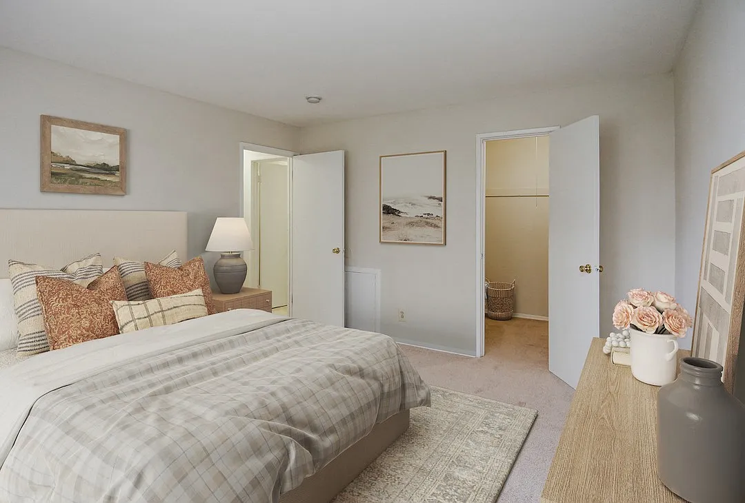 Laurel Park & Laurelton Court — Photo 1