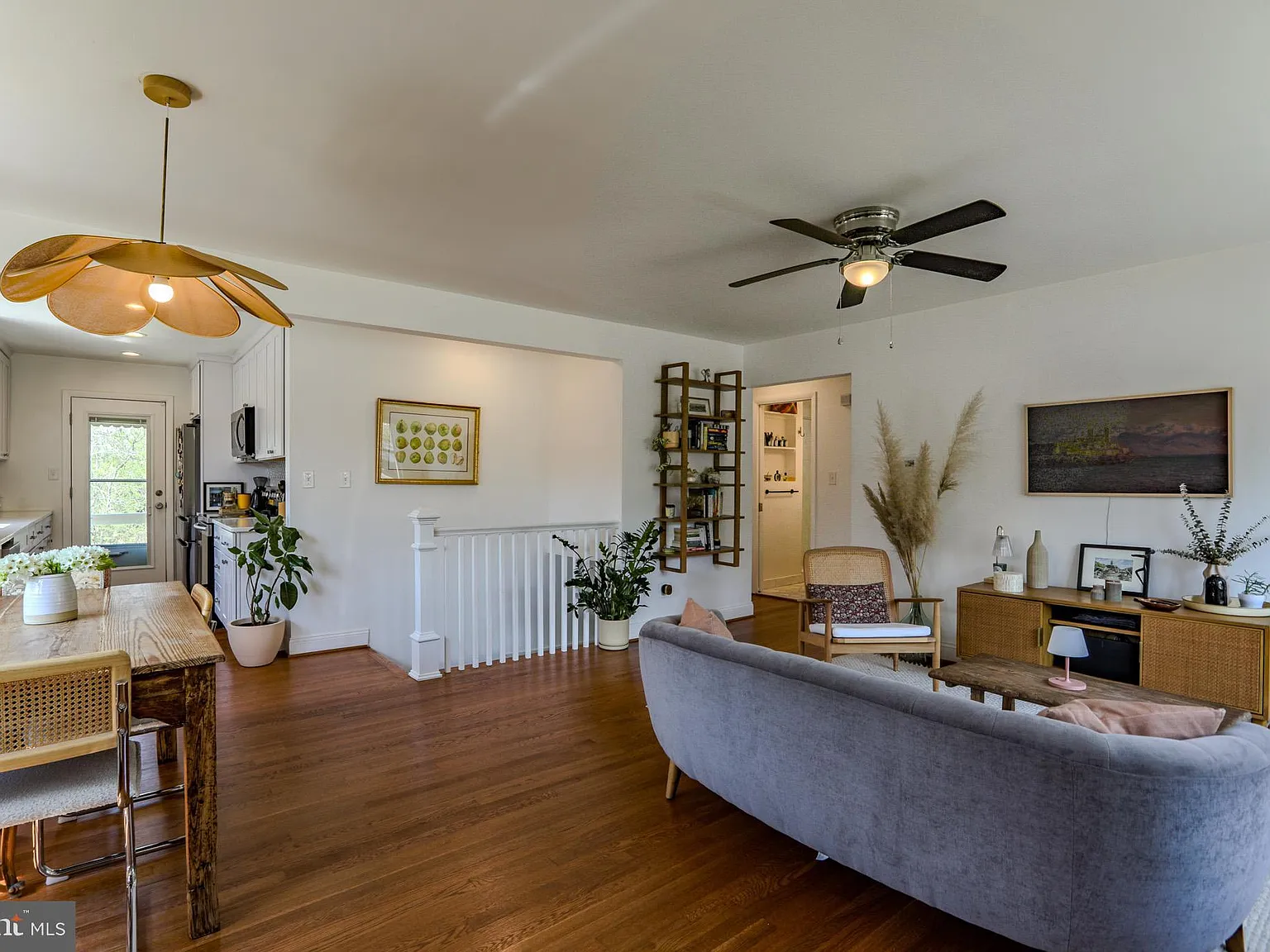 3 bed, 2.0 bath, 2032 sqft, $3,700 — Photo 3