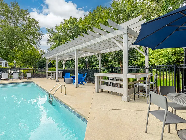 Cambridge Park Apartments Resort Style Swimming Pool