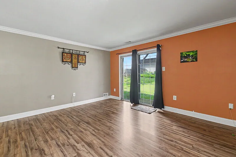 2 bed, 1.0 bath, 970 sqft, $1,900 — Photo 3