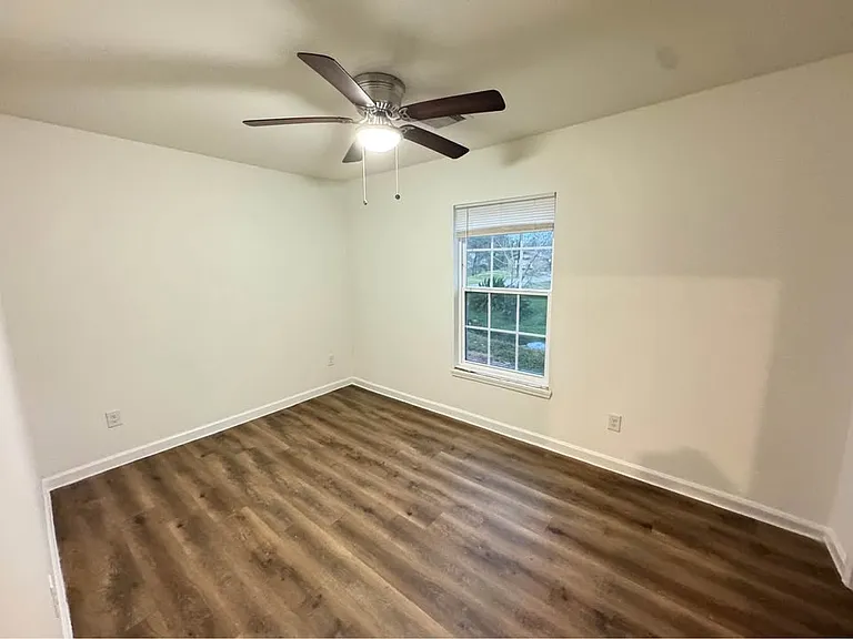 122 Oak St — Photo 9