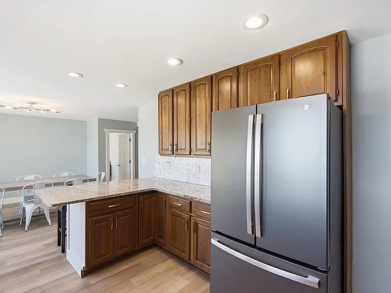 2200 S Long Lake Rd — Photo 31