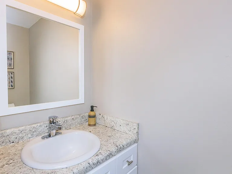 Laurel Ridge Apartments — Photo 14