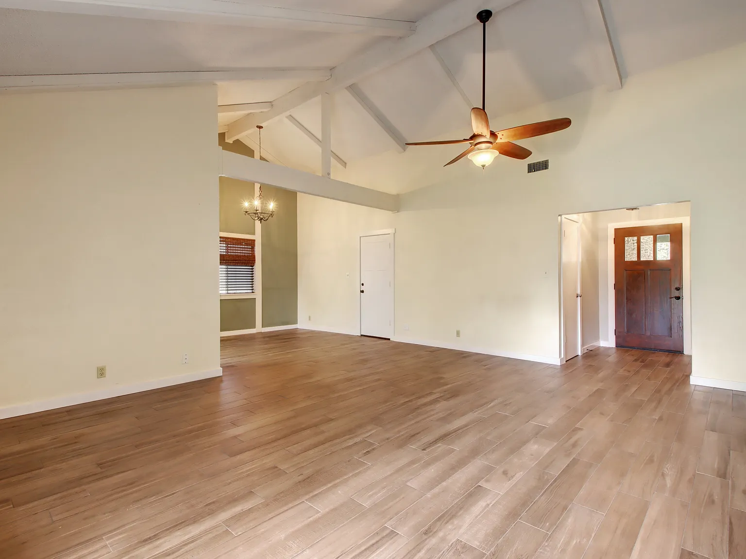 3 bed, 1339 sqft, $2,100 — Photo 4