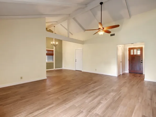 9425 Shady Oaks Dr, Austin, TX 78729