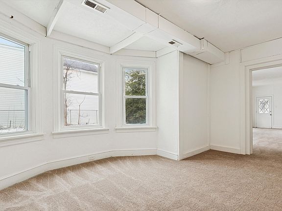 5th image of 415 Walnut St #1