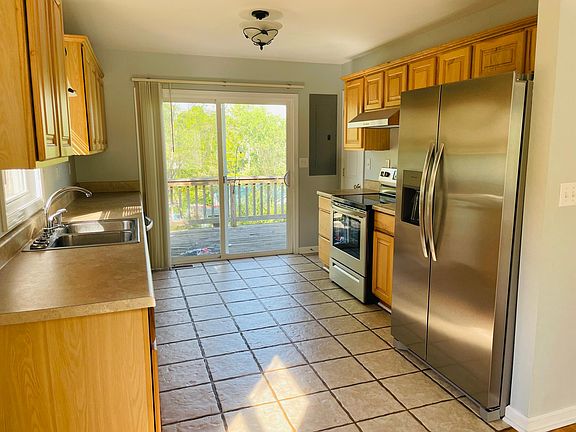 5th image of 221 Hill Dr