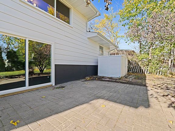 5th image of 1316 Charlotte Dr