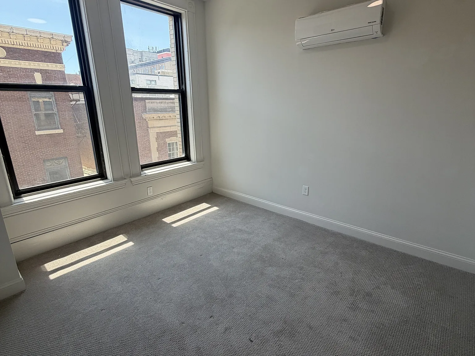 105 William Street - 306 — Photo 4