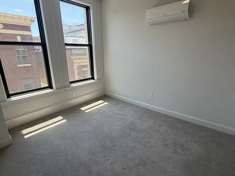 105 William St #306 — Photo 3
