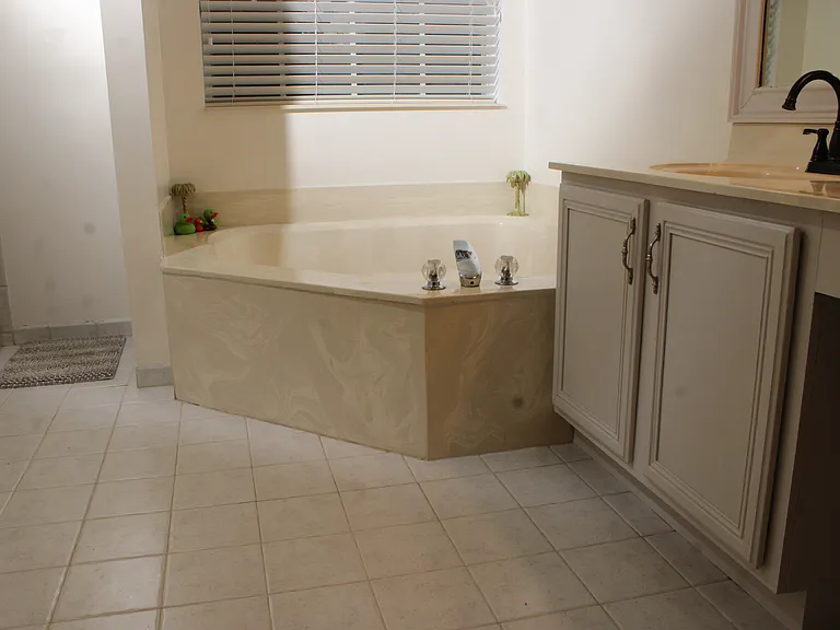Master bedroom Hot tub