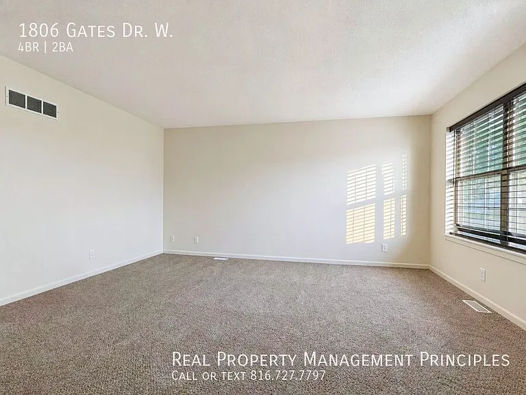 1806 Gates Dr W — Photo 2