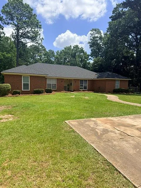 3 bed, 2.0 bath, 1444 sqft, $1,250 — Photo 1