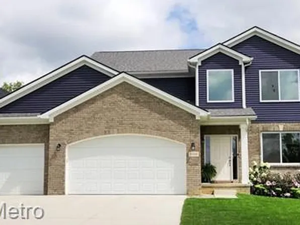 53188 Woodland Meadows Dr, Chesterfield, MI 48047