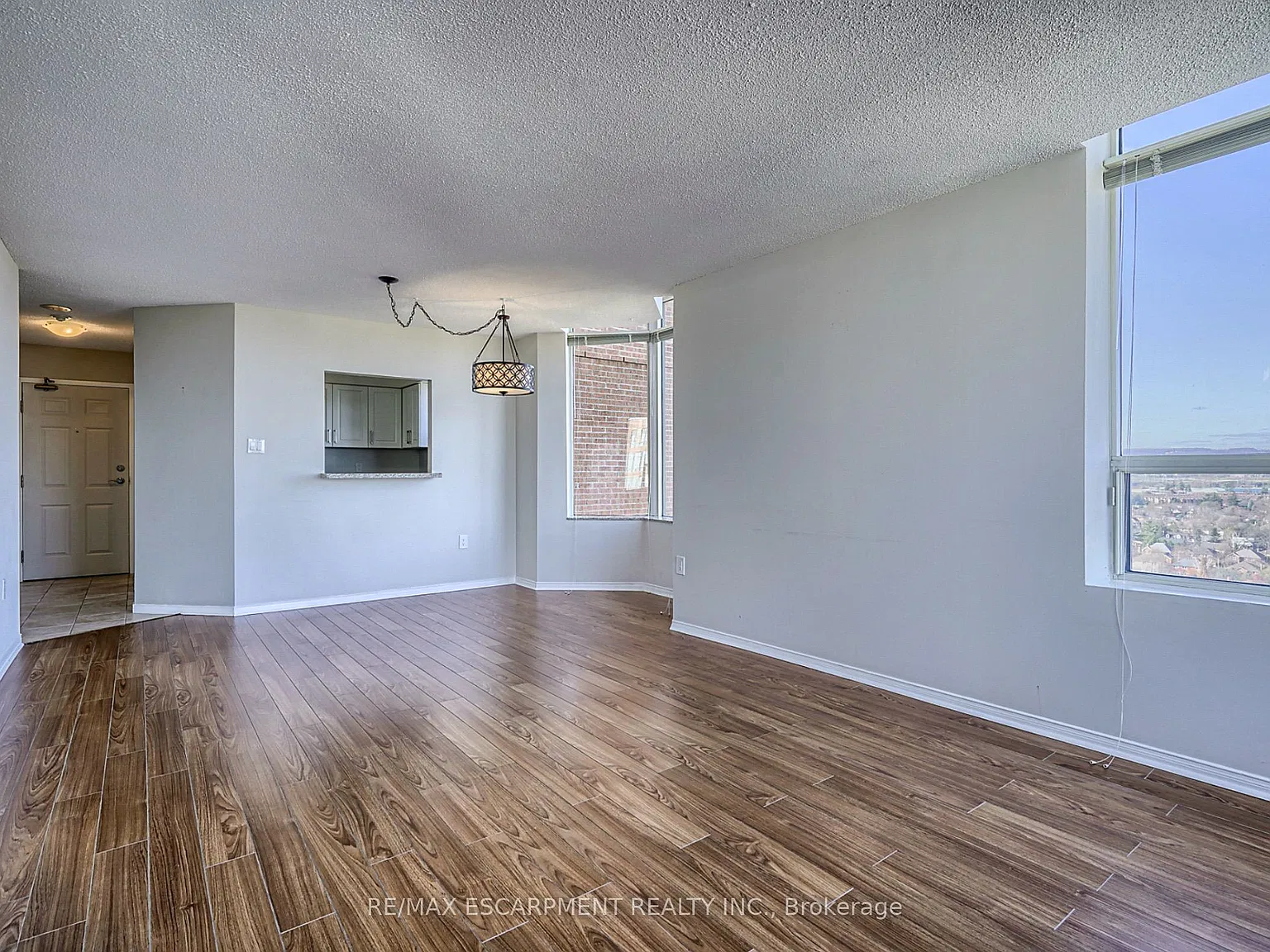 1270 Maple Crossing Blvd — Photo 3