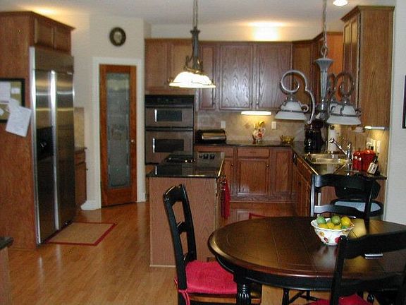 5th image of 334 Cambridge Dr