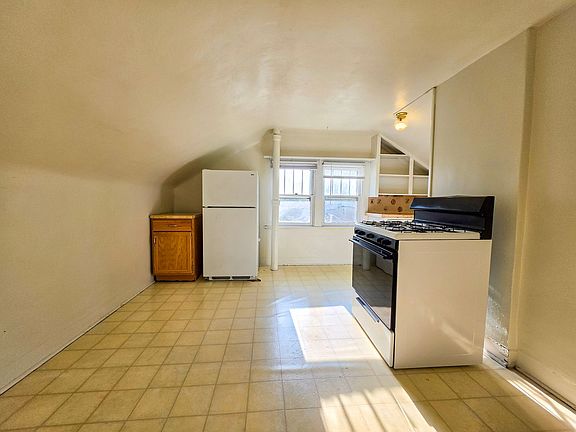 5th image of 954 11th St #2