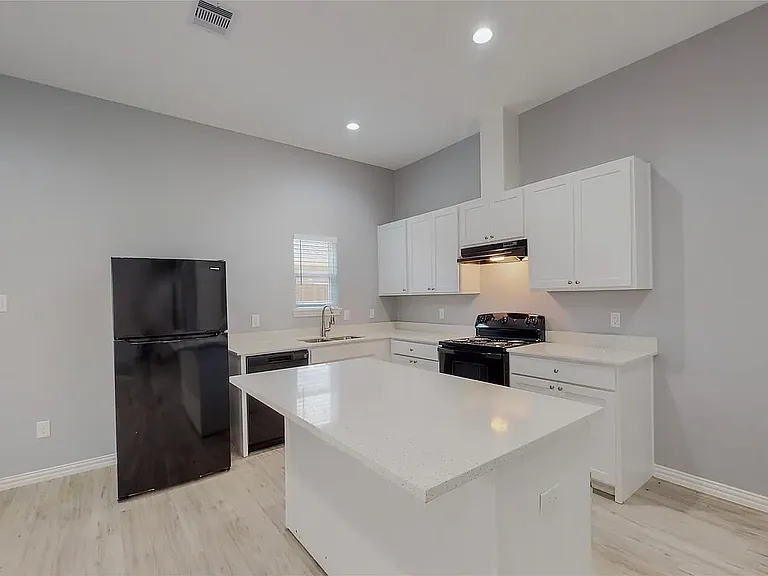 Hampton Road Duplexes — Photo 8