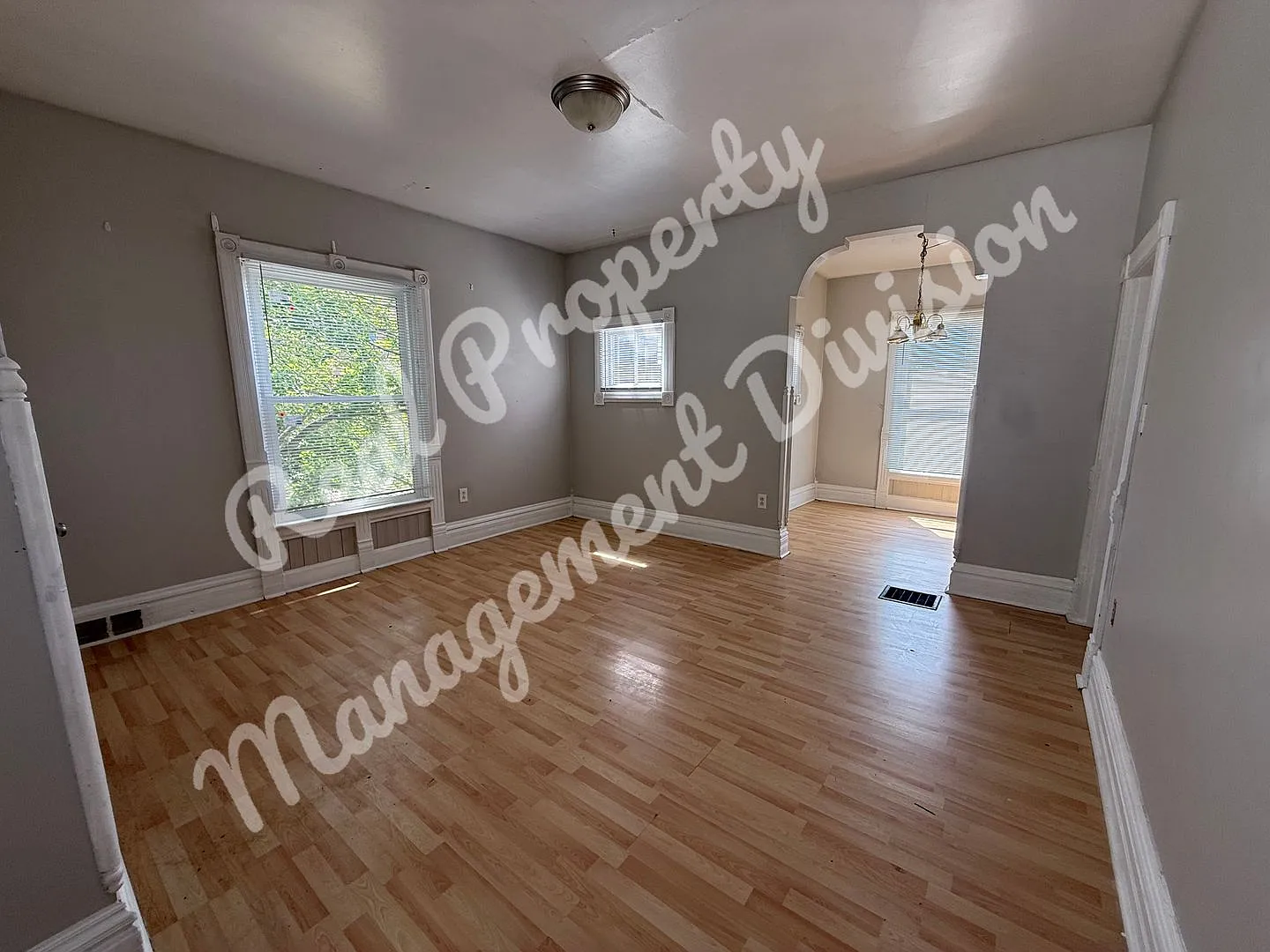 Natural light fills this 2-bedroom, 1-bathroom rental close to downtown Springfield — Photo 2