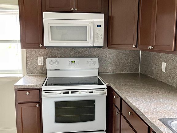 Kitchen updated in 2018.
