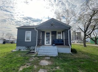 500 Hickory St, Edgewood, IL 62426
