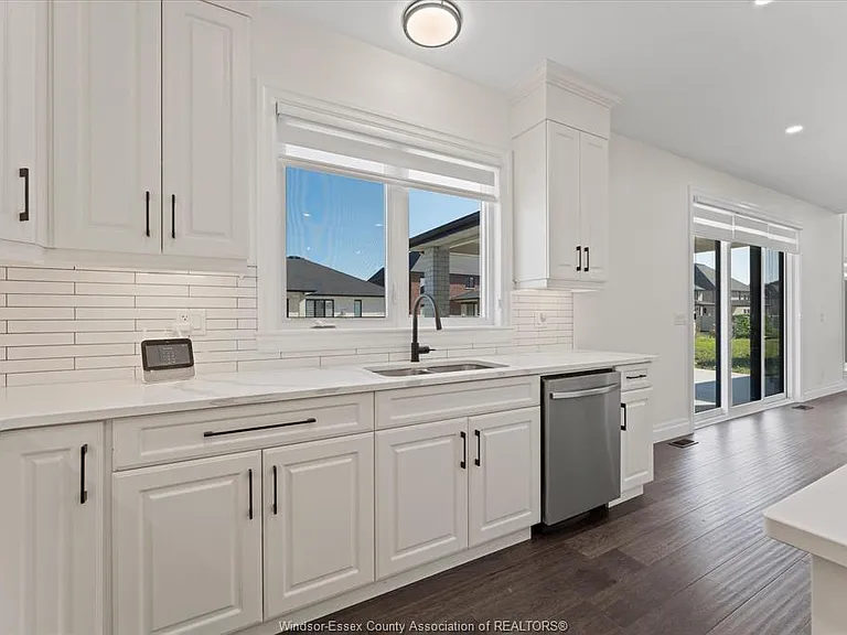601 Holburn St — Photo 14