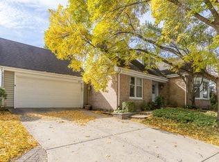 411 River Bluff Cir, Naperville, IL 60540