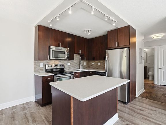 5th image of 2930 N Sheridan Rd APT 306