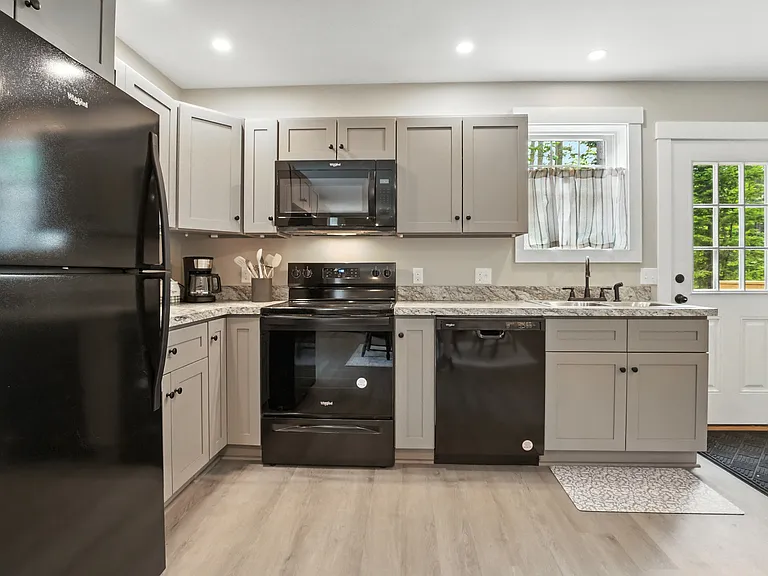 527 Sturtevant Hill Rd #B — Photo 7