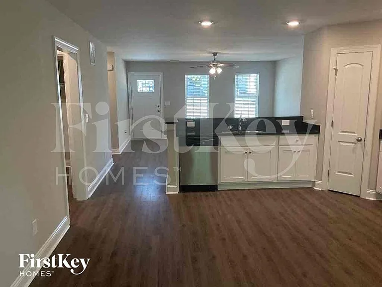 2047 Samantha Dr — Photo 5