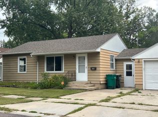 1420 N Armstrong Ave, Glencoe, MN 55336