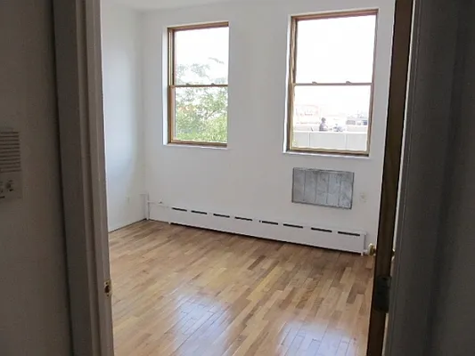 Rented by FlatFinders Realty | media 35