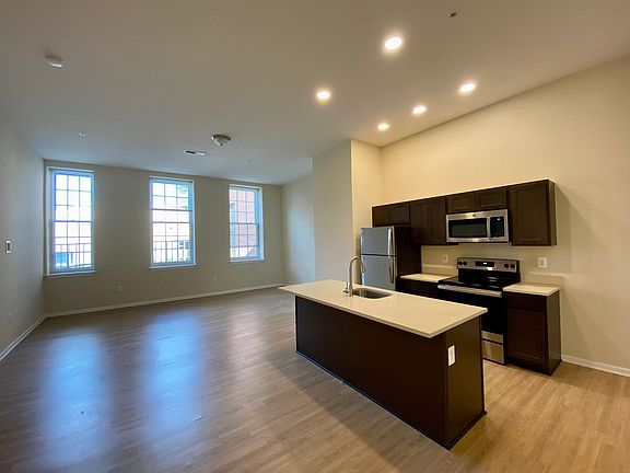 2nd image of 417 N Howard St #204