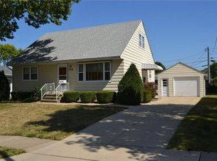 349 31st St NW, Cedar Rapids, IA 52405