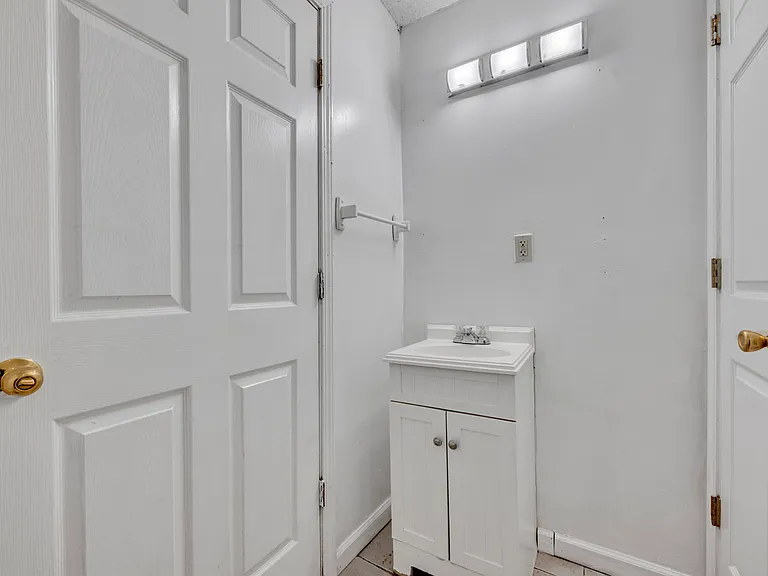 805 29th St SW — Photo 25