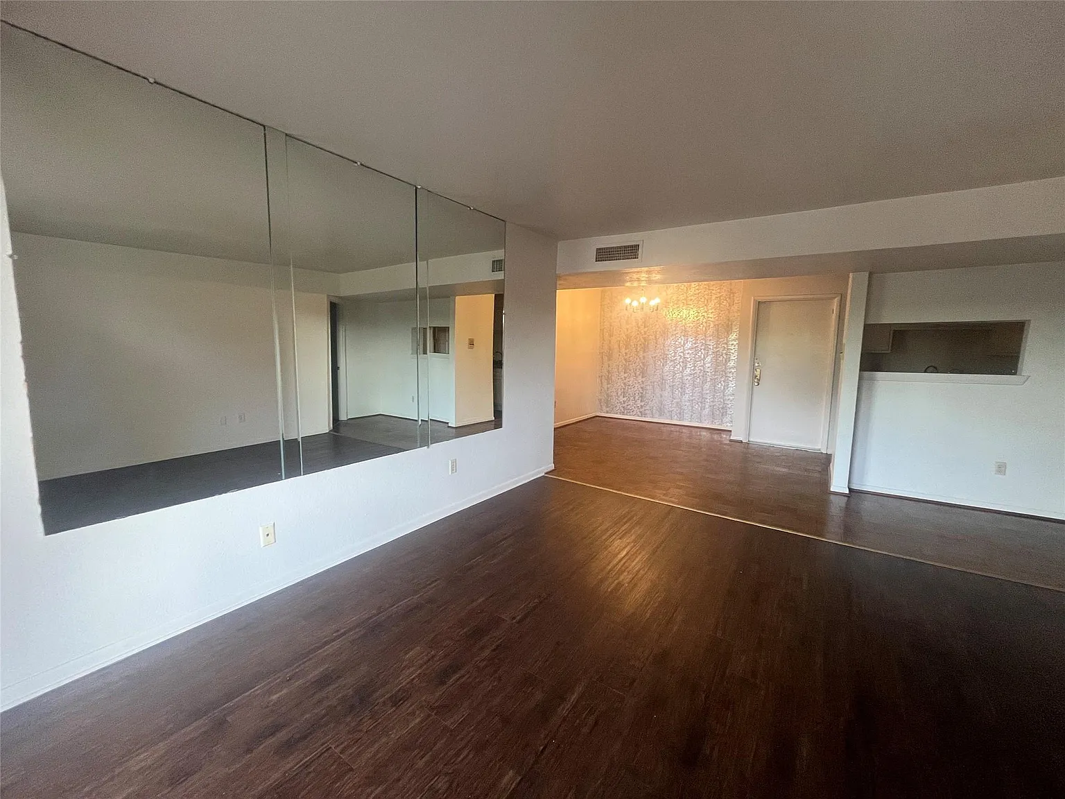 3 bed, 2.0 bath, 1500 sqft, $1,800 — Photo 3