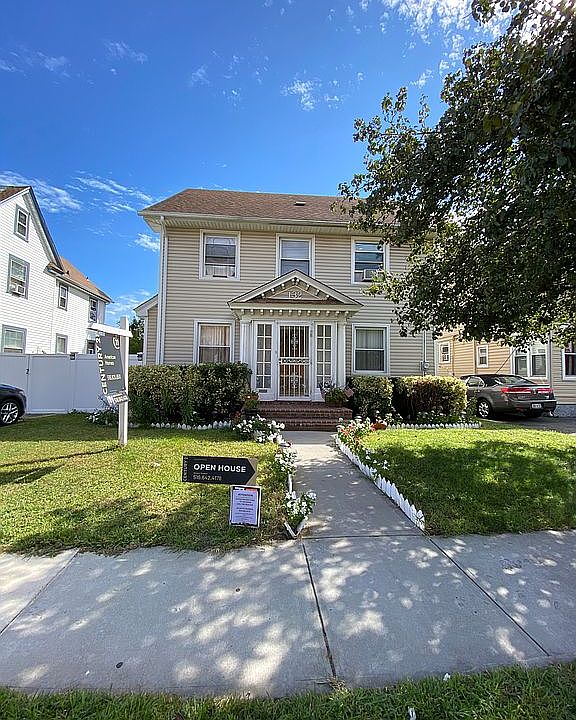 Sprawling Colonial desirable
