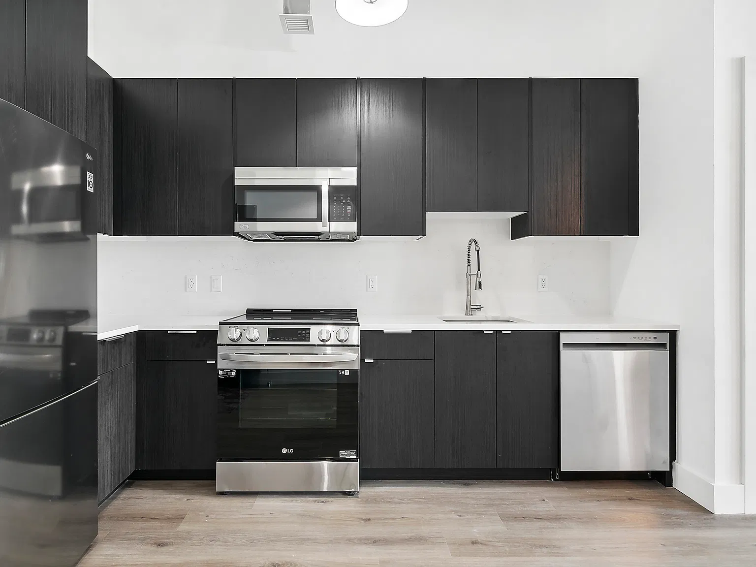 10 Grand Ave — Photo 3