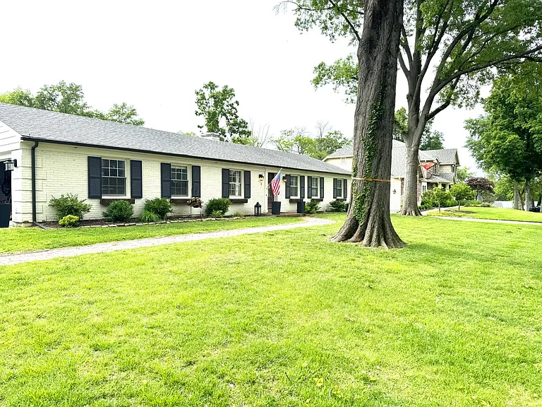 1715 Pine Hill Dr — Photo 2