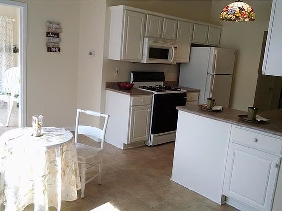 4th image of 15 Stothard Dr