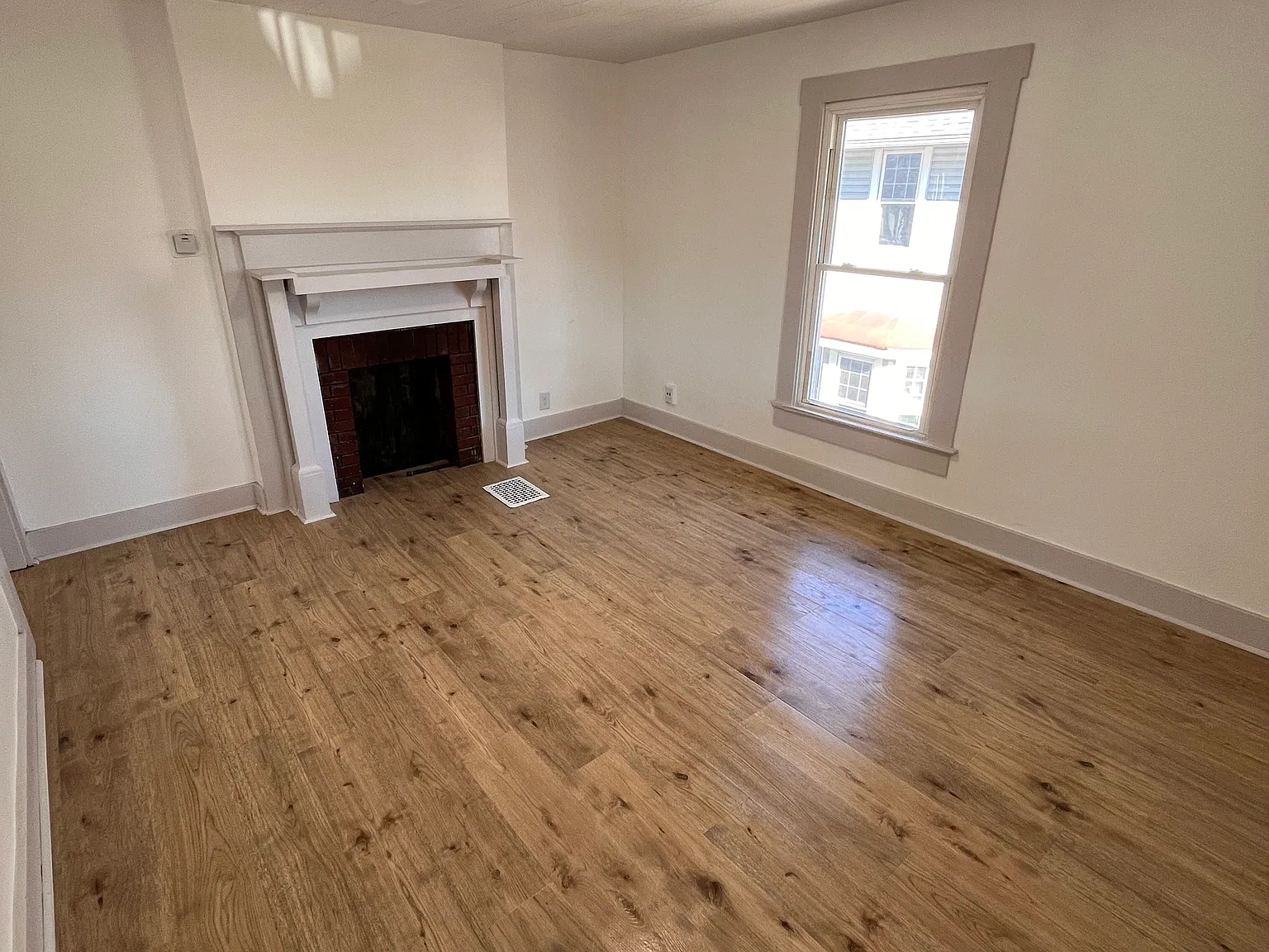 2 bed, $1,050 — Photo 2