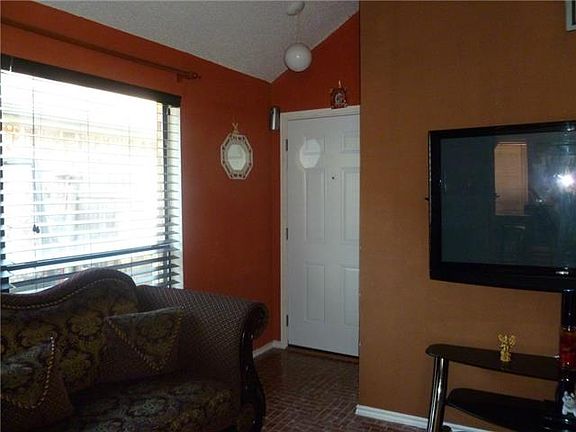 4th image of 942 Sylvan Creek Dr
