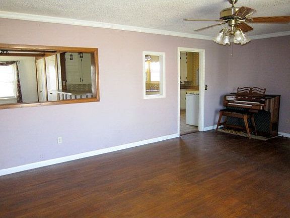 4th image of 3409 38th St
