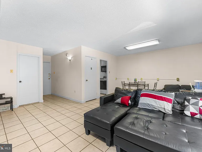 1 E University Pkwy #106 — Photo 6