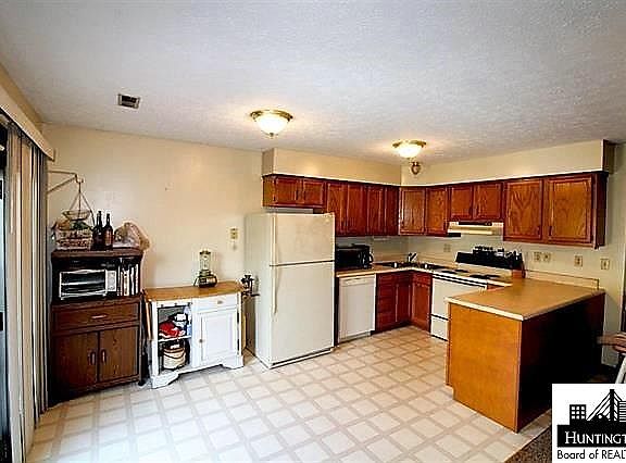 3rd image of 105 Virginia St