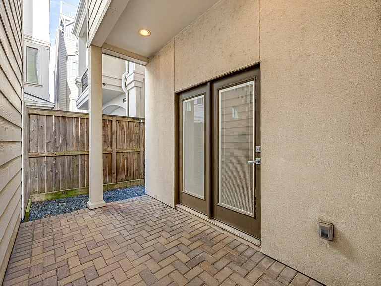 802 W Drew St — Photo 5